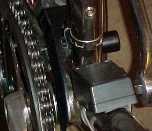 This is the control box. The signal from the shifter moves the "railroad switch" to engage the tab that hinges the chain ring assembly.